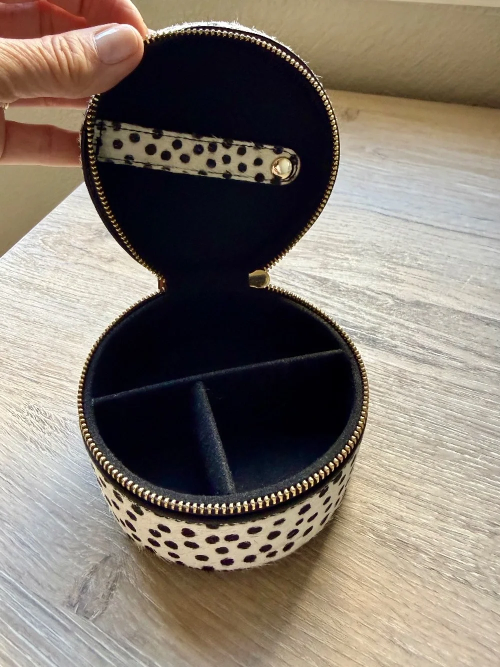 Compact jewelry case